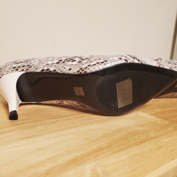 Unilady Snake Print Pumps - Picture 8 of 8